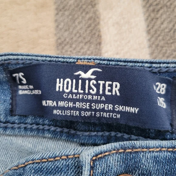 Hollister ultra high rise distress jean - Picture 4 of 8